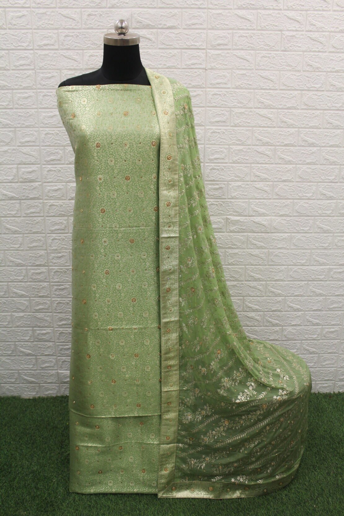Kamkhuwab Gharara