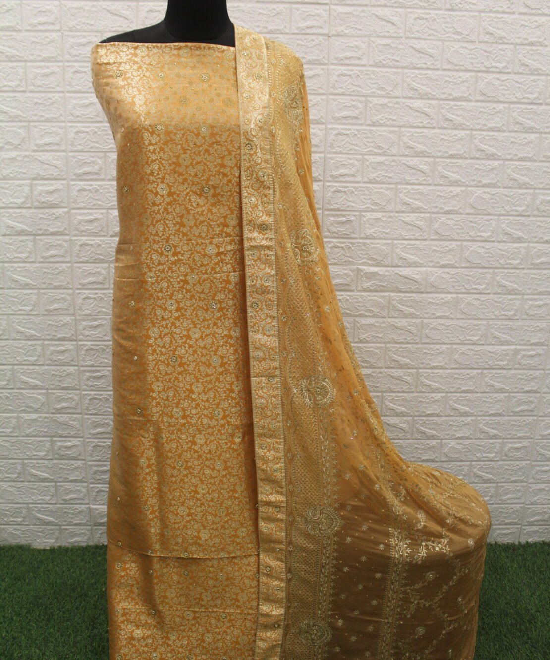 Kamkhuwab Gharara