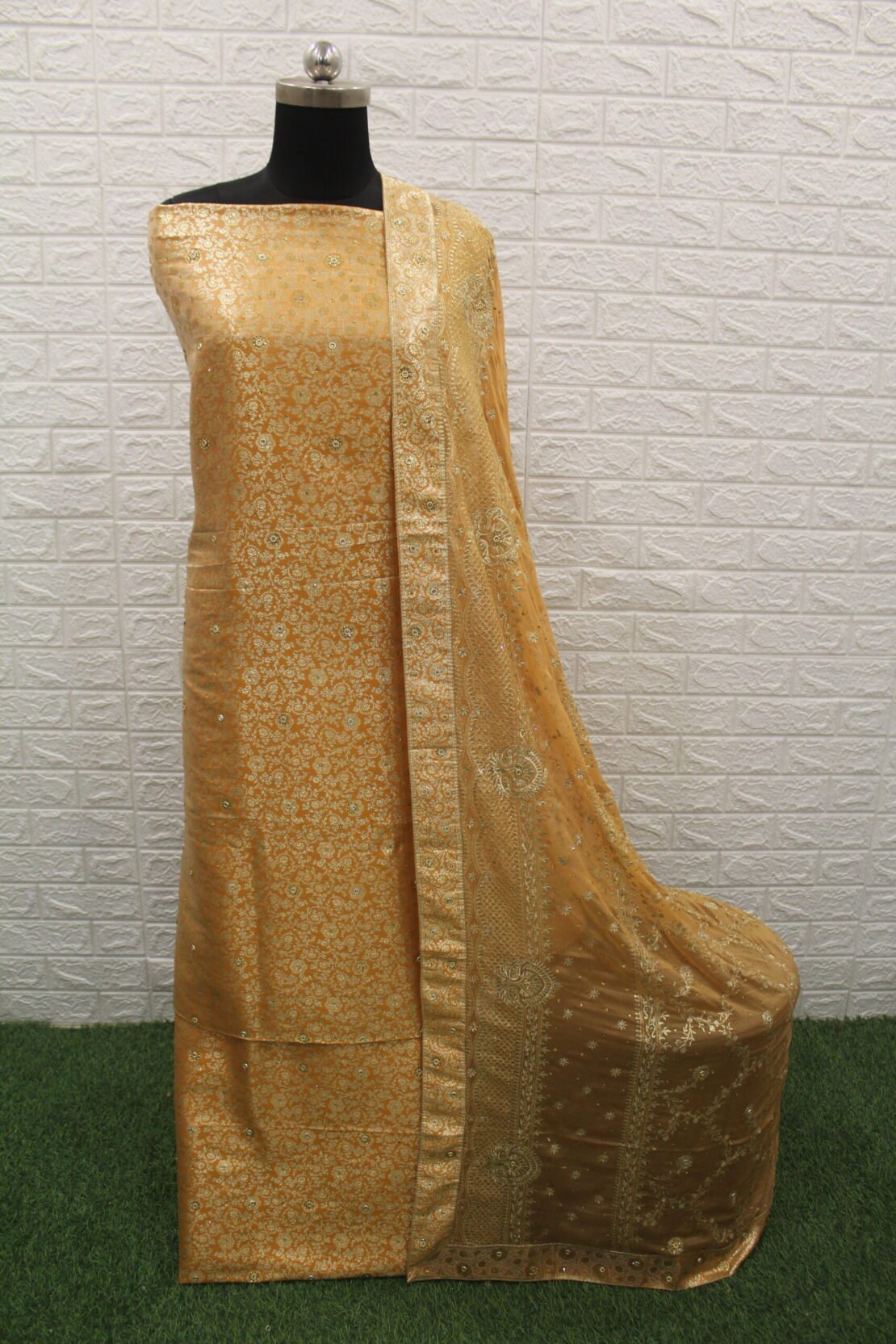 Kamkhuwab Gharara