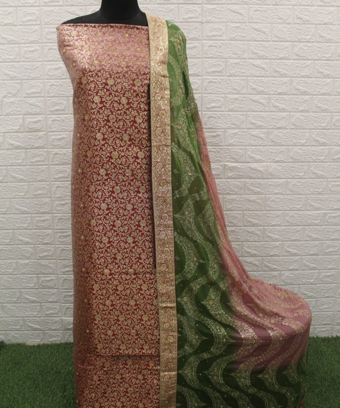 Kamkhuwab Gharara