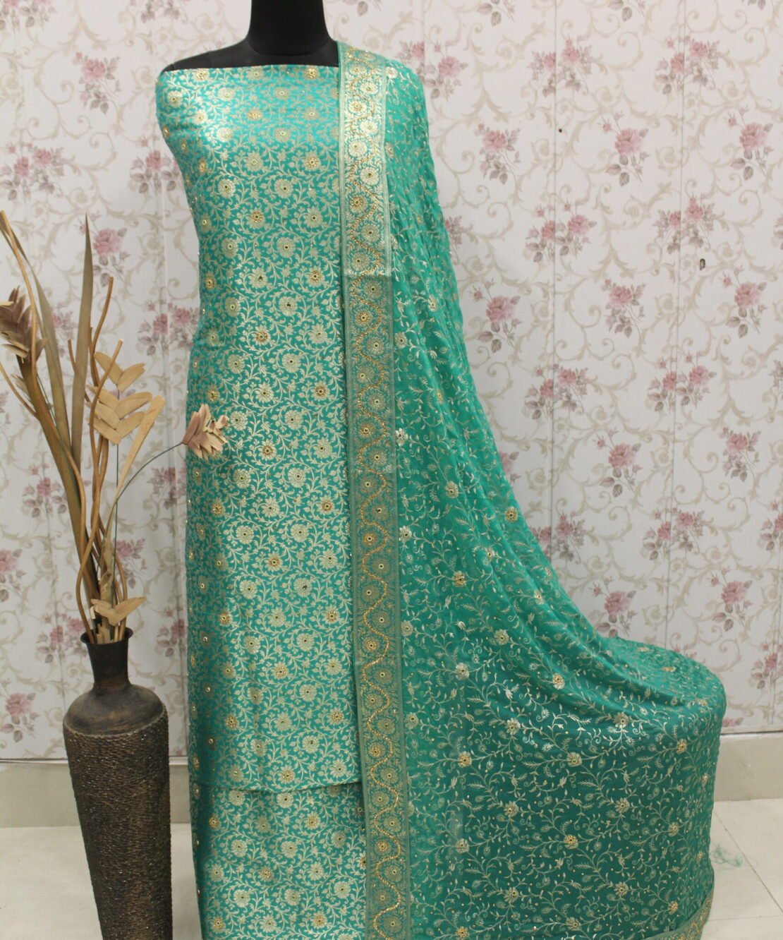 Kamkhuwab Gharara