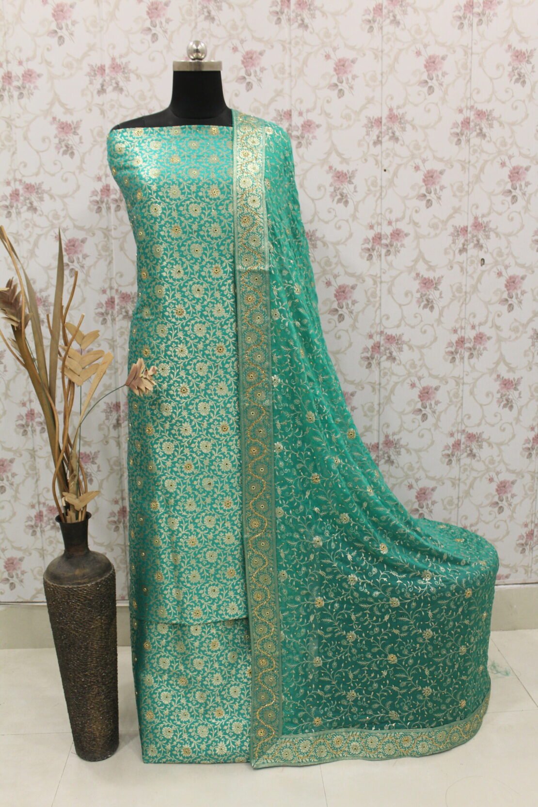 Kamkhuwab Gharara