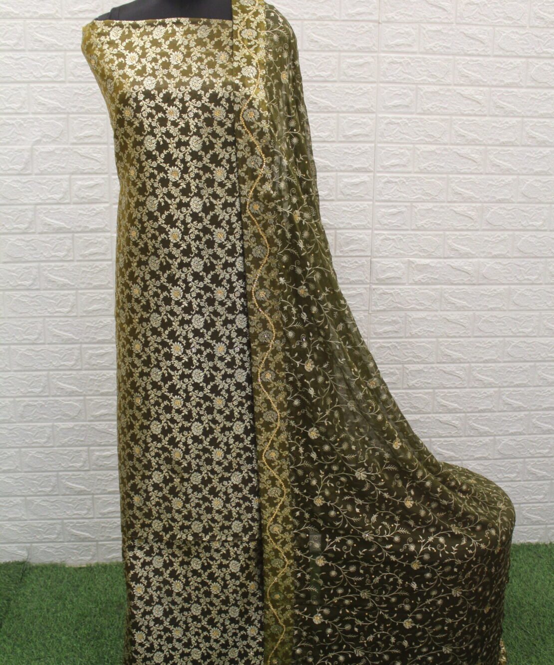 Kamkhuwab Gharara