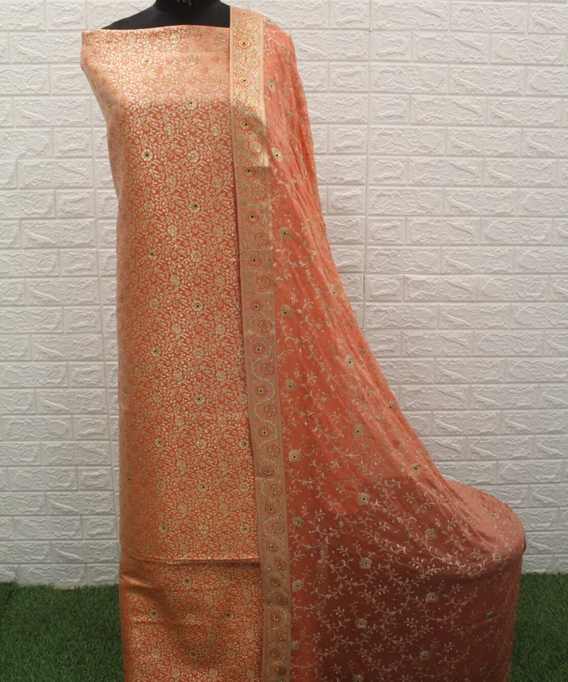 Kamkhuwab Gharara