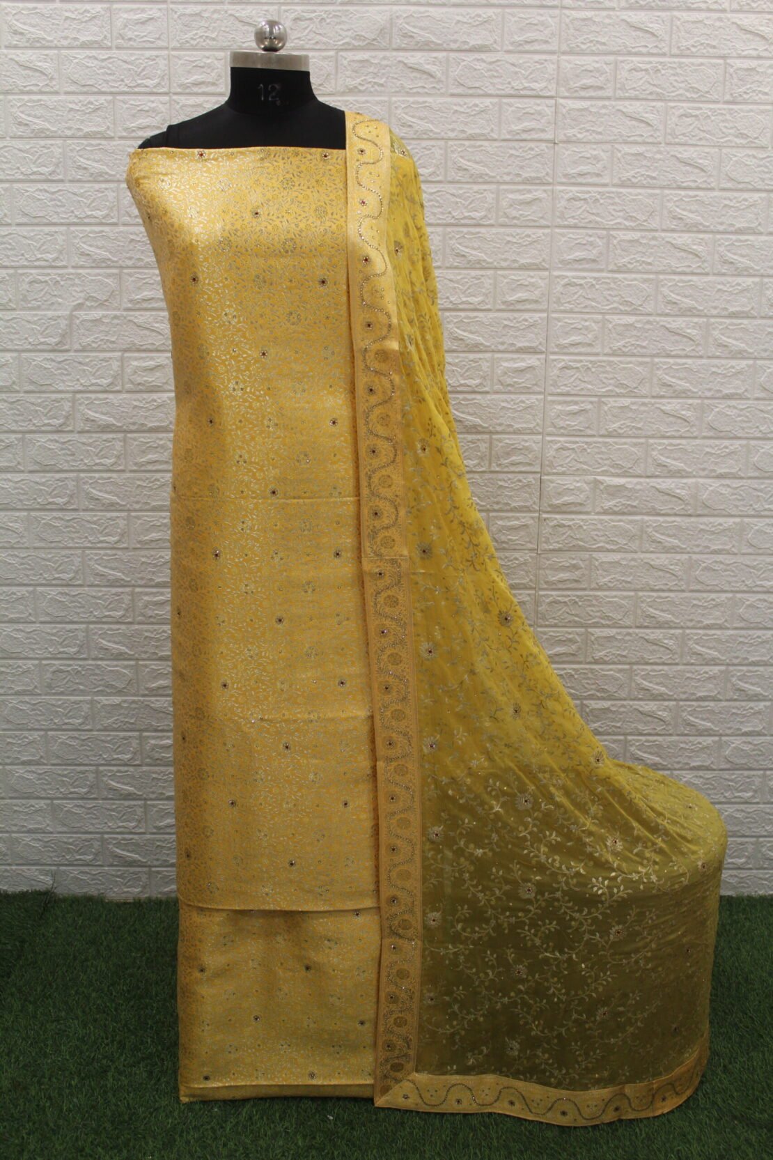 Kamkhuwab Gharara