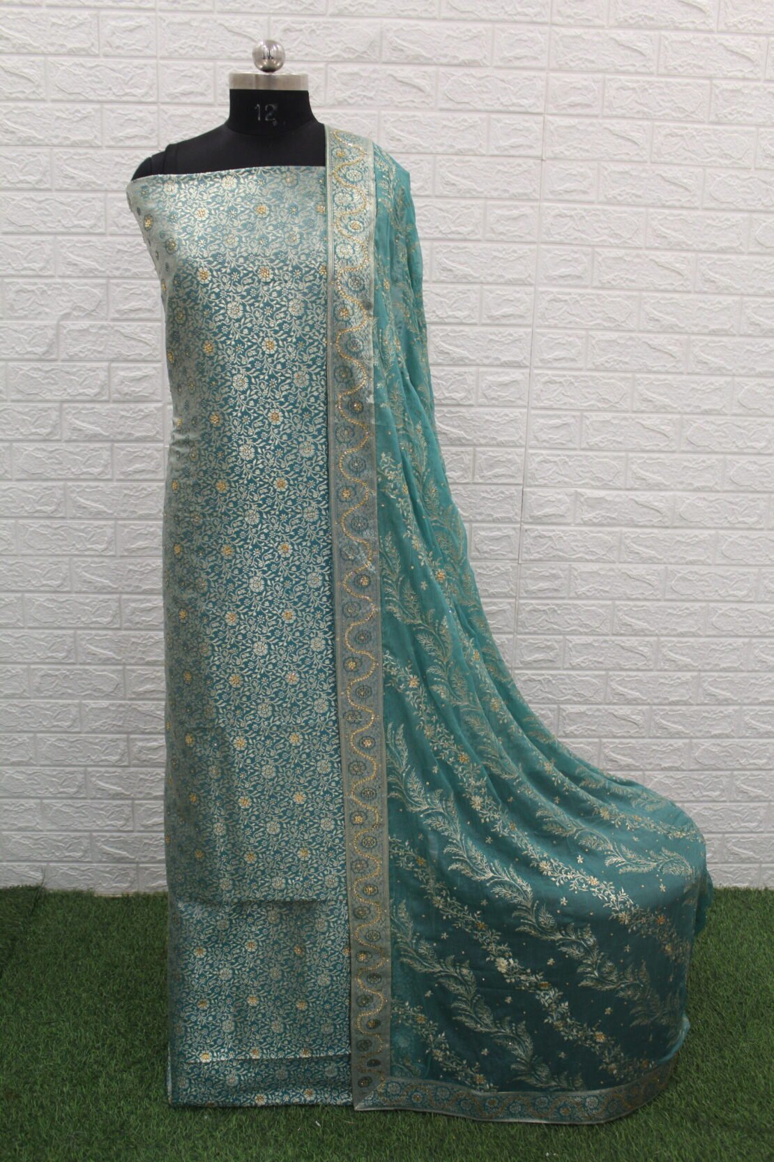 Kamkhuwab Gharara