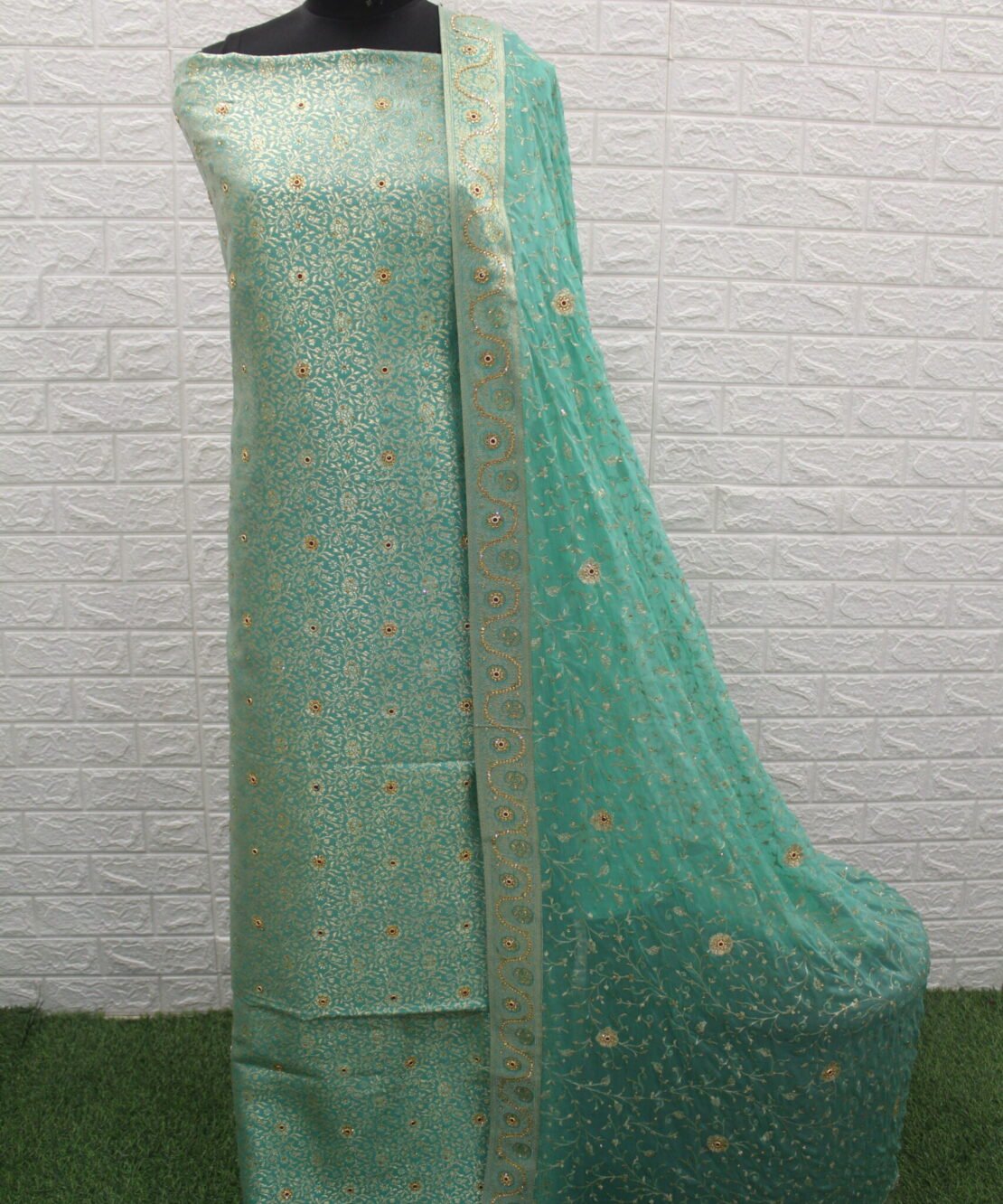 Kamkhuwab Gharara
