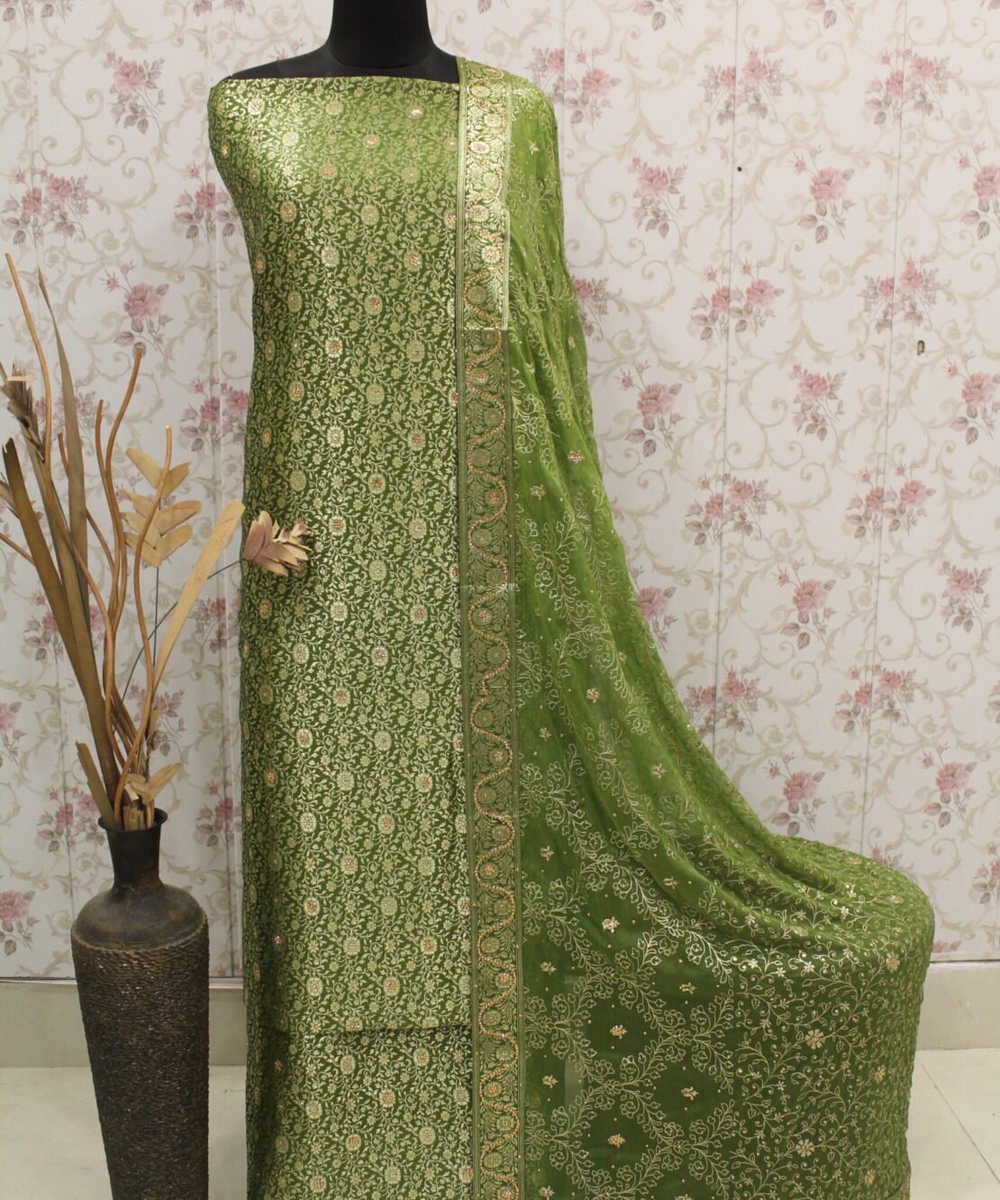 Kamkhuwab Gharara