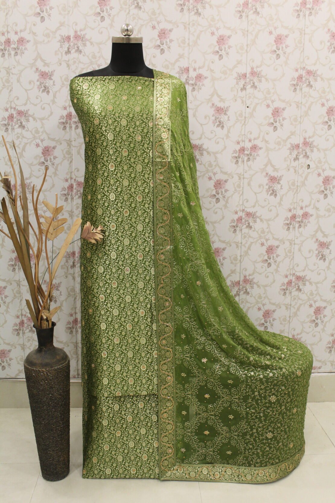 Kamkhuwab Gharara