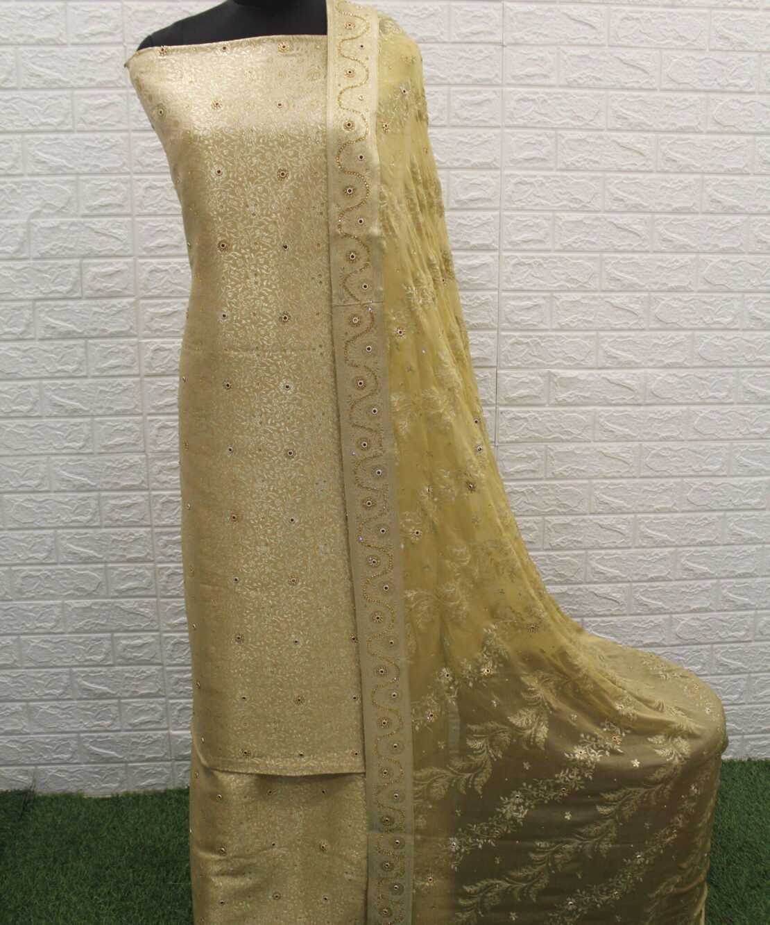 Kamkhuwab Gharara