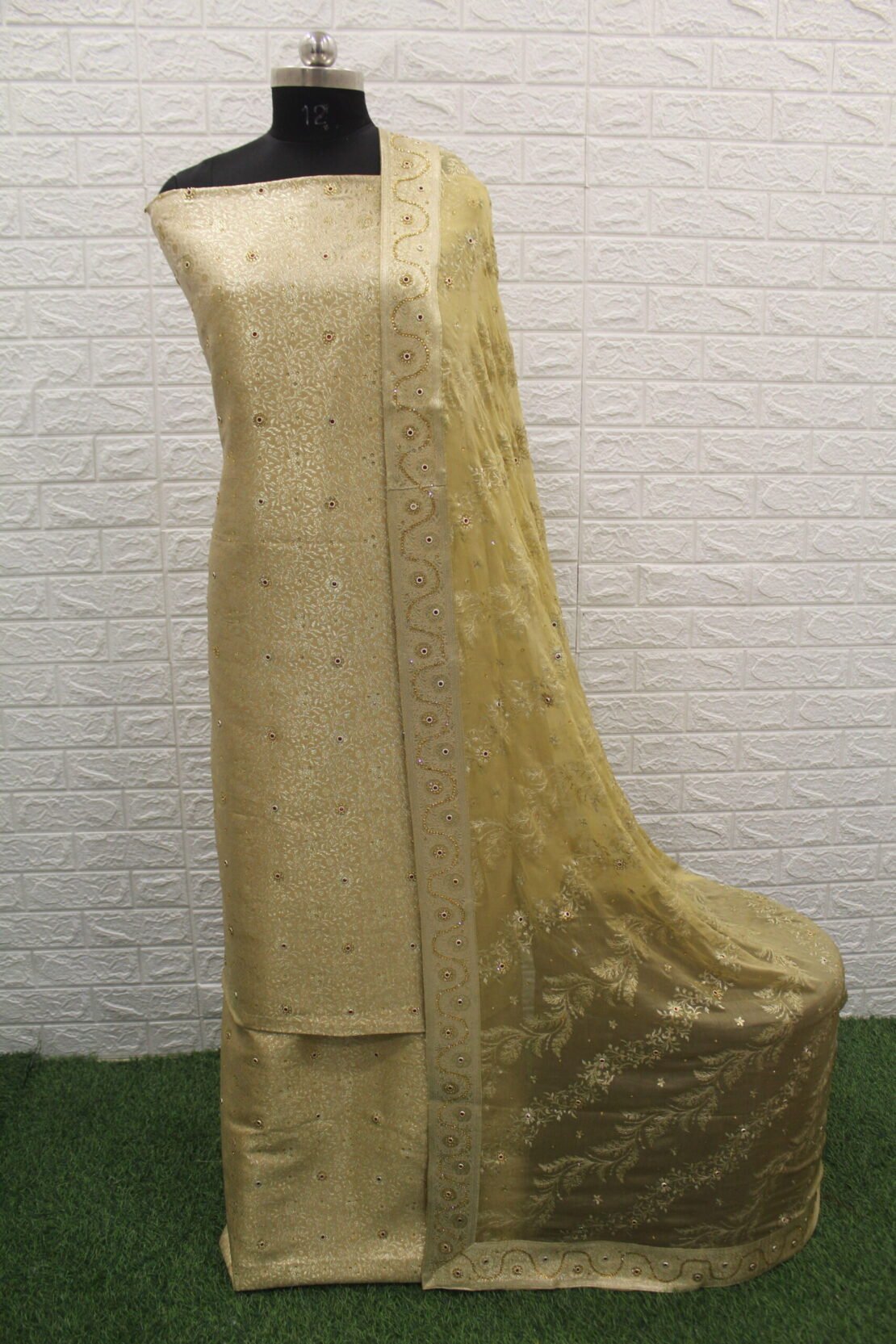 Kamkhuwab Gharara