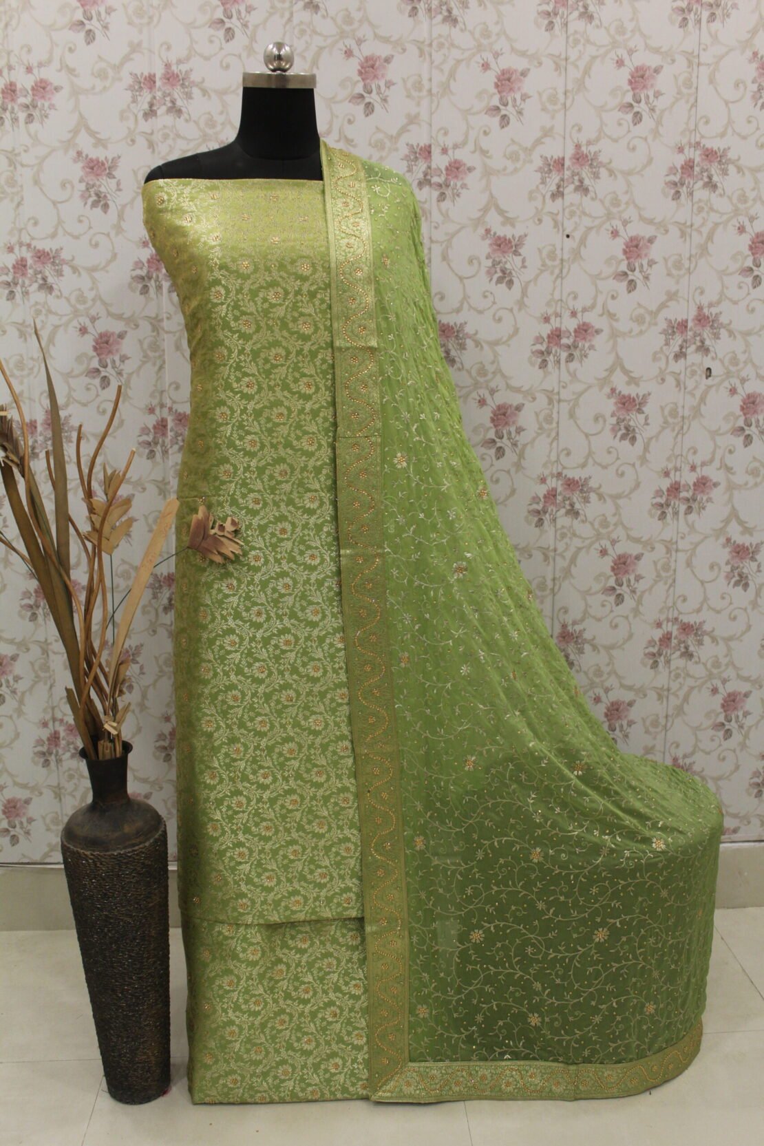 Kamkhuwab Gharara