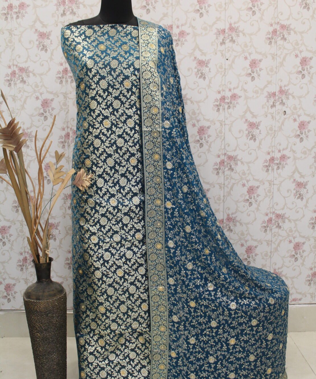 Kamkhuwab Gharara