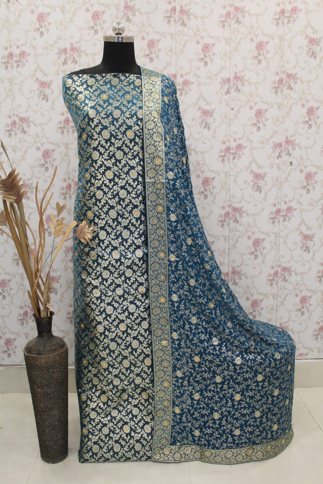 Kamkhuwab Gharara
