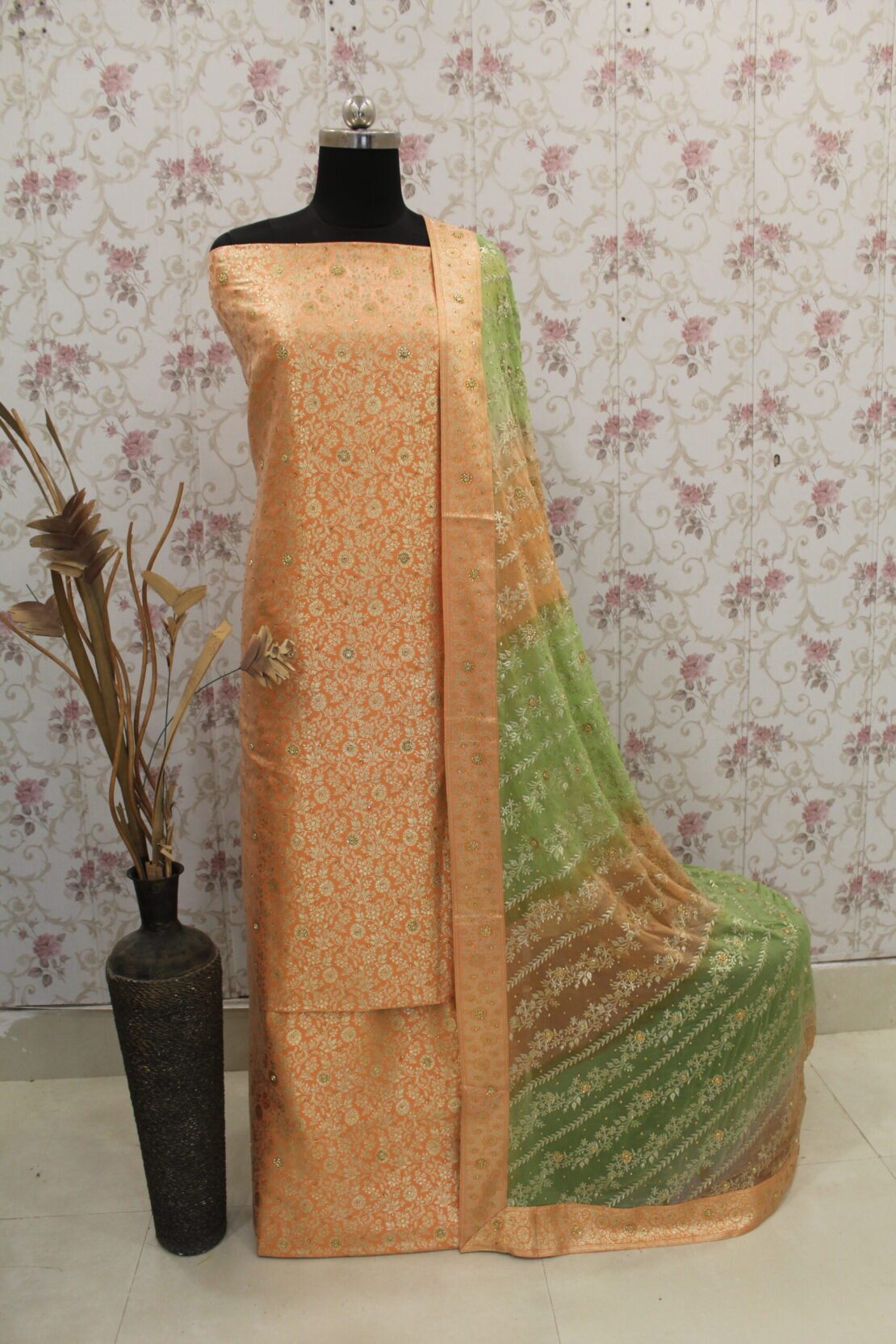 Kamkhuwab Gharara