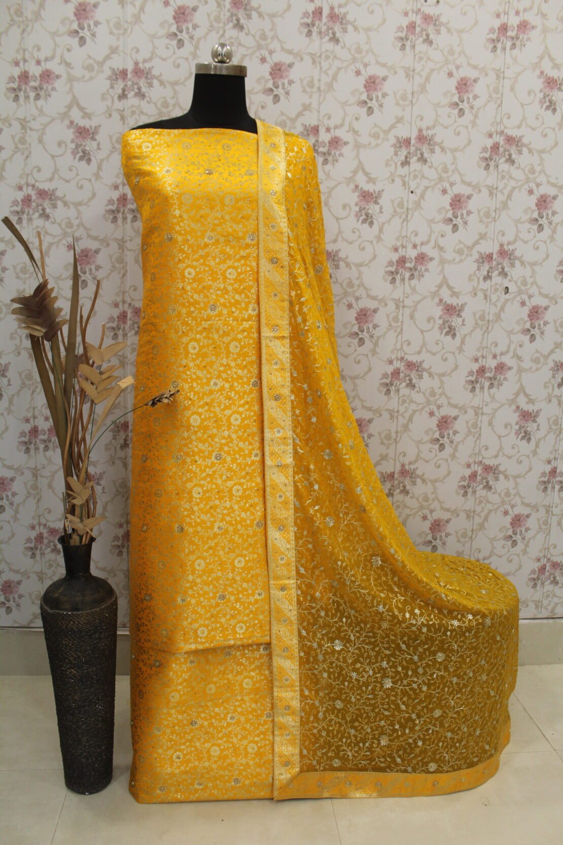 Kamkhuwab Gharara