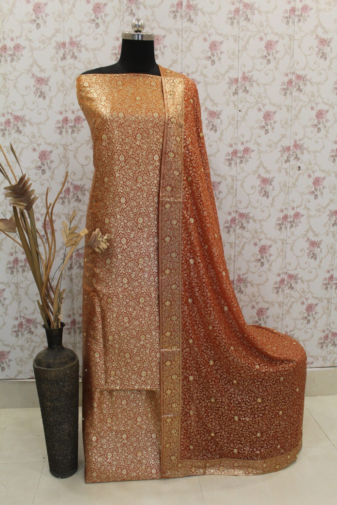 Kamkhuwab Gharara