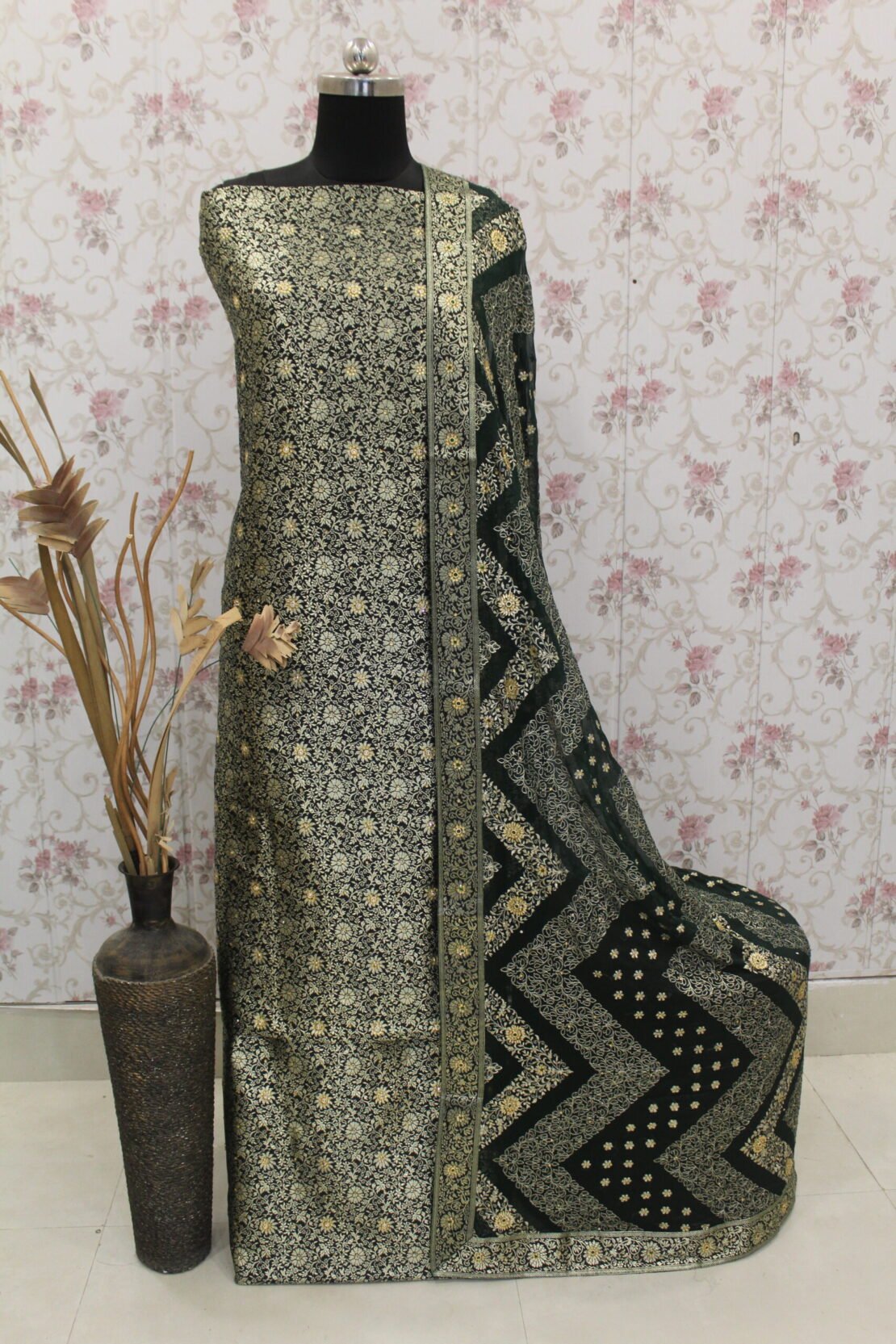 Kamkhuwab Gharara