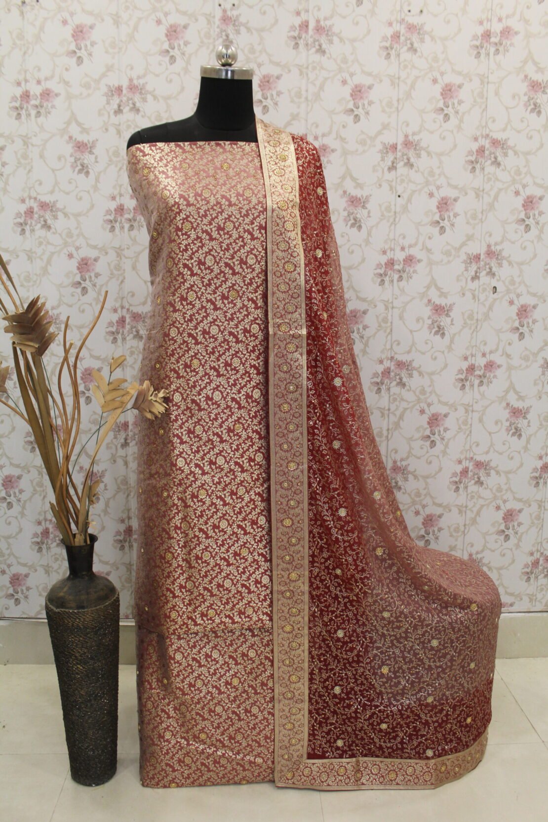 Kamkhuwab Gharara