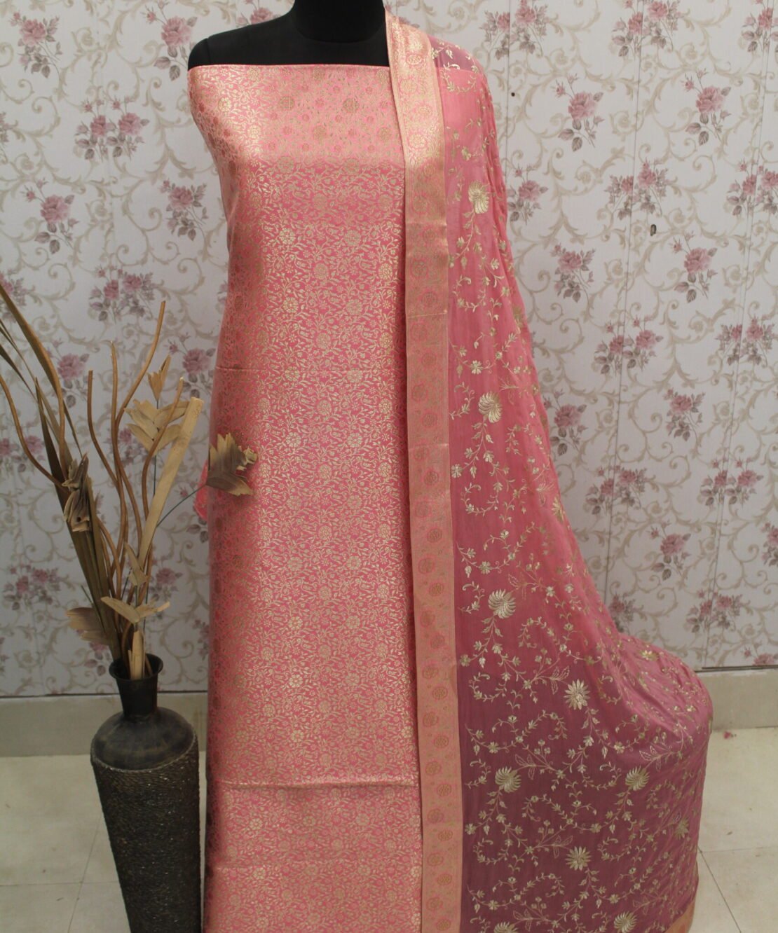 Kamkhuwab Gharara