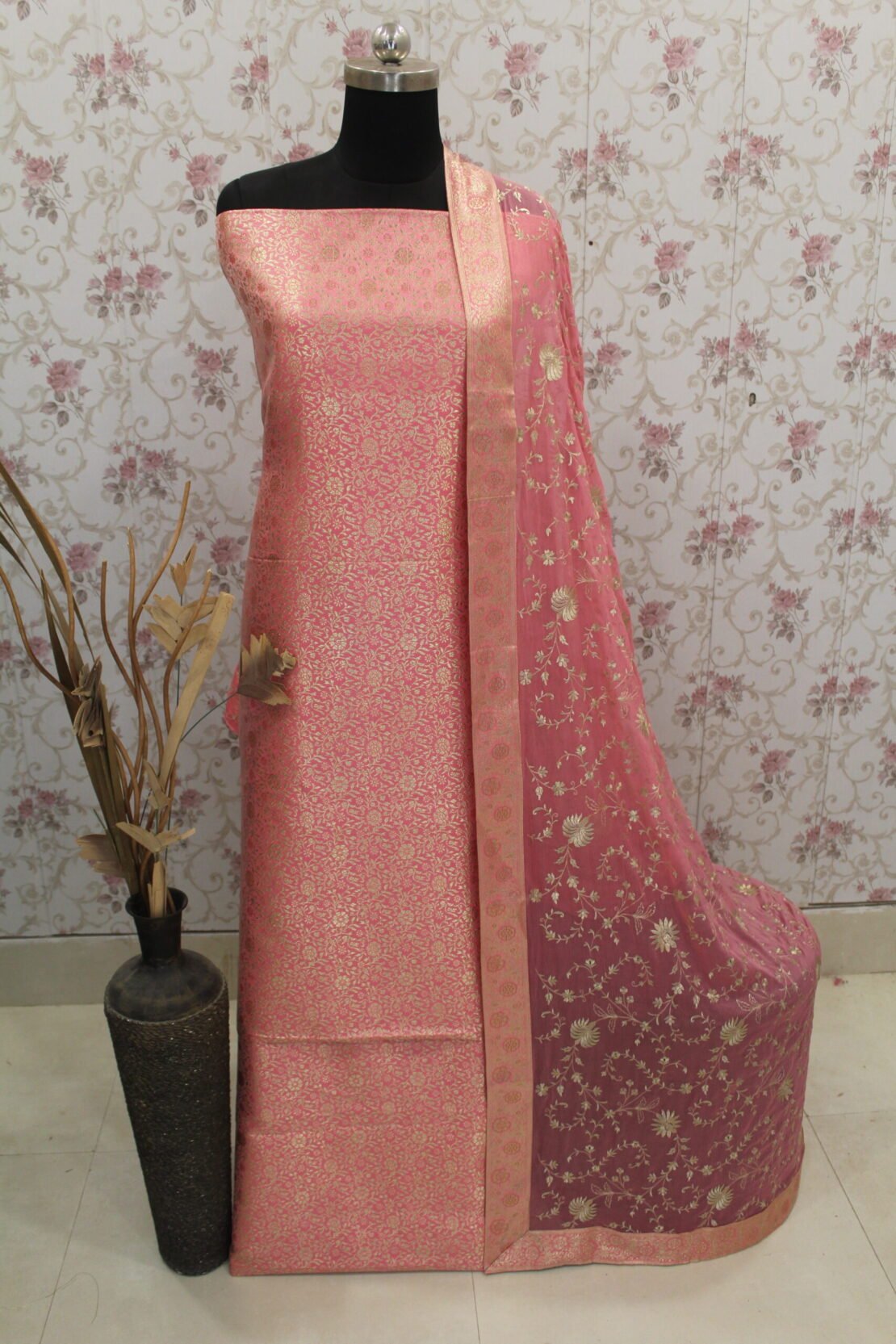 Kamkhuwab Gharara