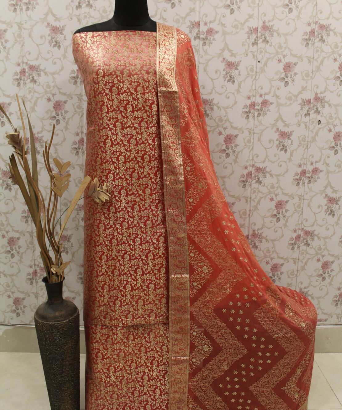 Kamkhuwab Gharara