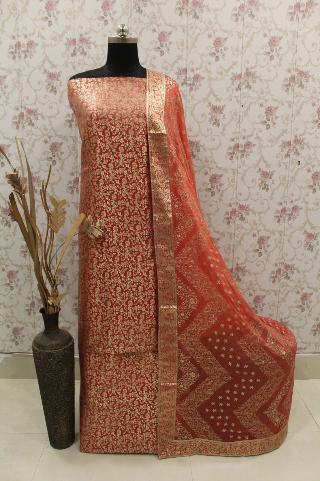 Kamkhuwab Gharara