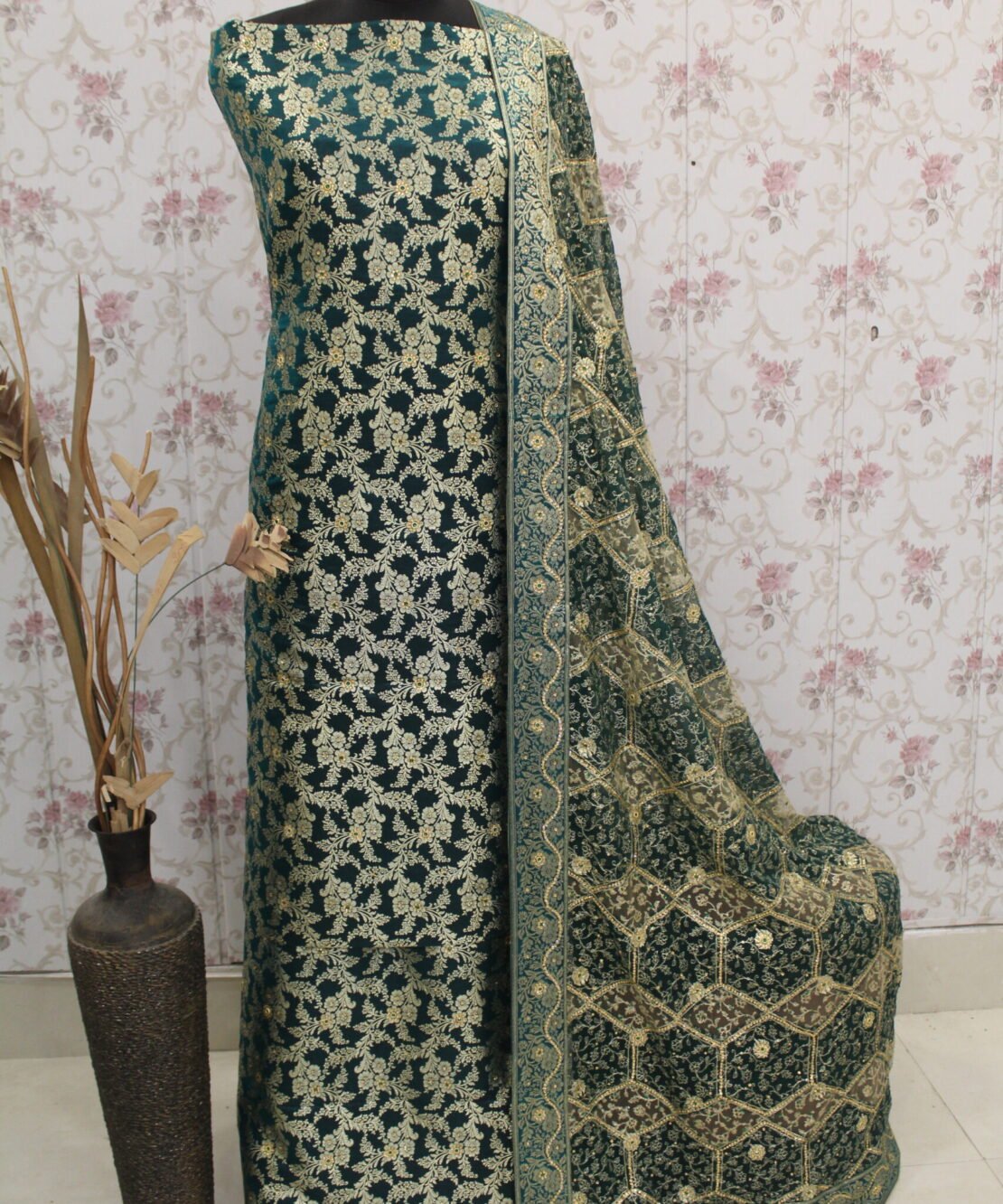 Kamkhuwab Gharara