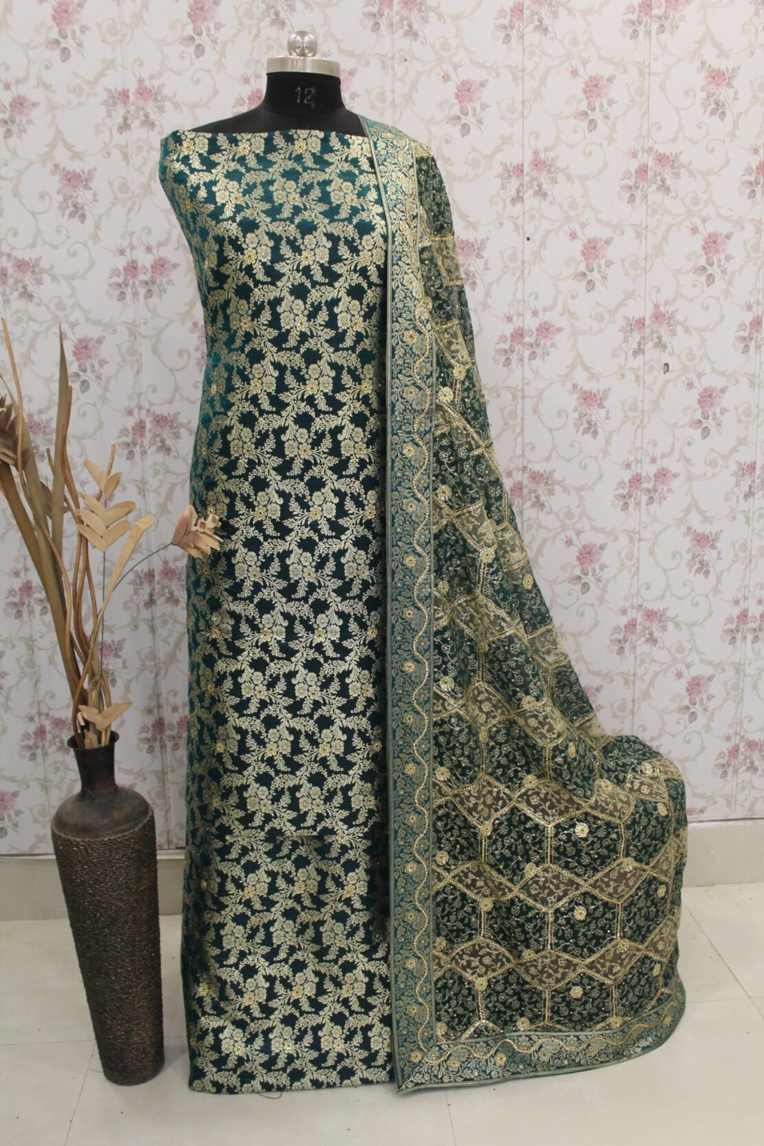 Kamkhuwab Gharara