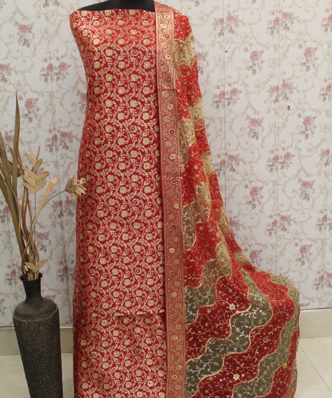 Kamkhuwab Gharara