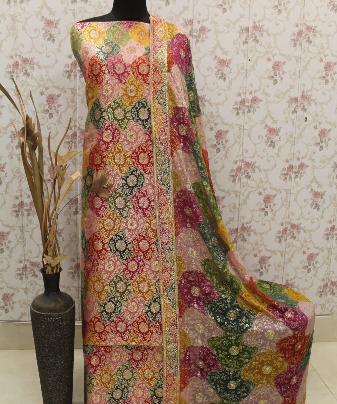 Kamkhuwab Gharara