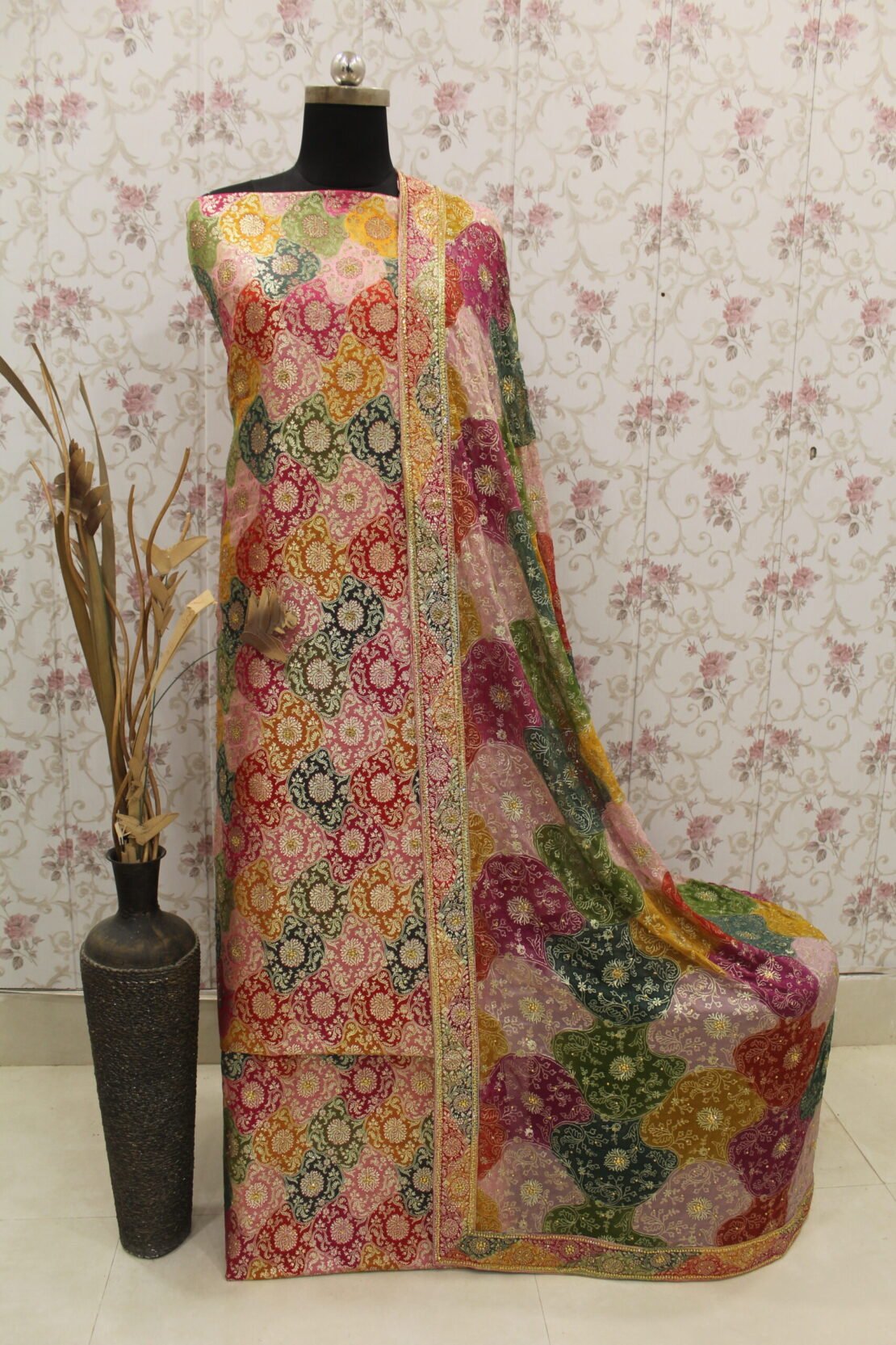 Kamkhuwab Gharara