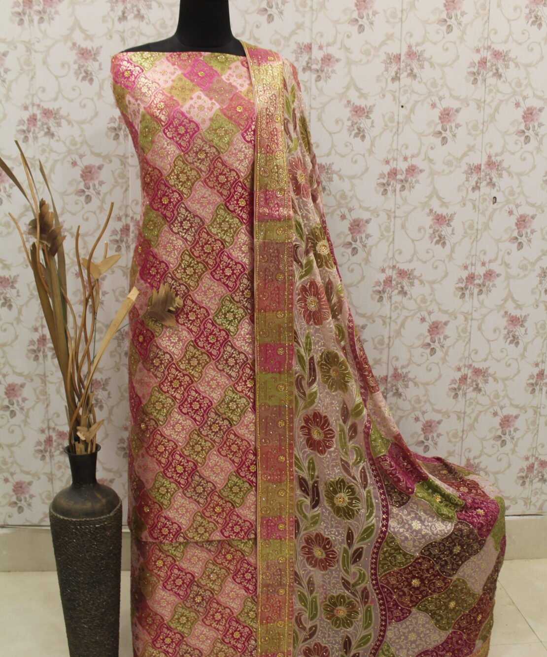 Kamkhuwab Gharara