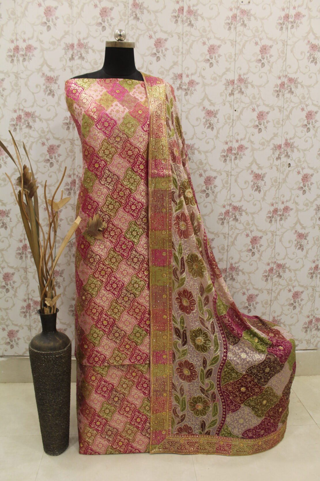 Kamkhuwab Gharara