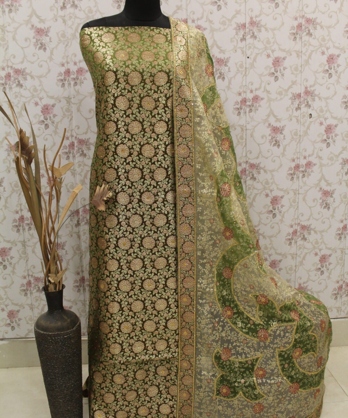 Kamkhuwab Gharara