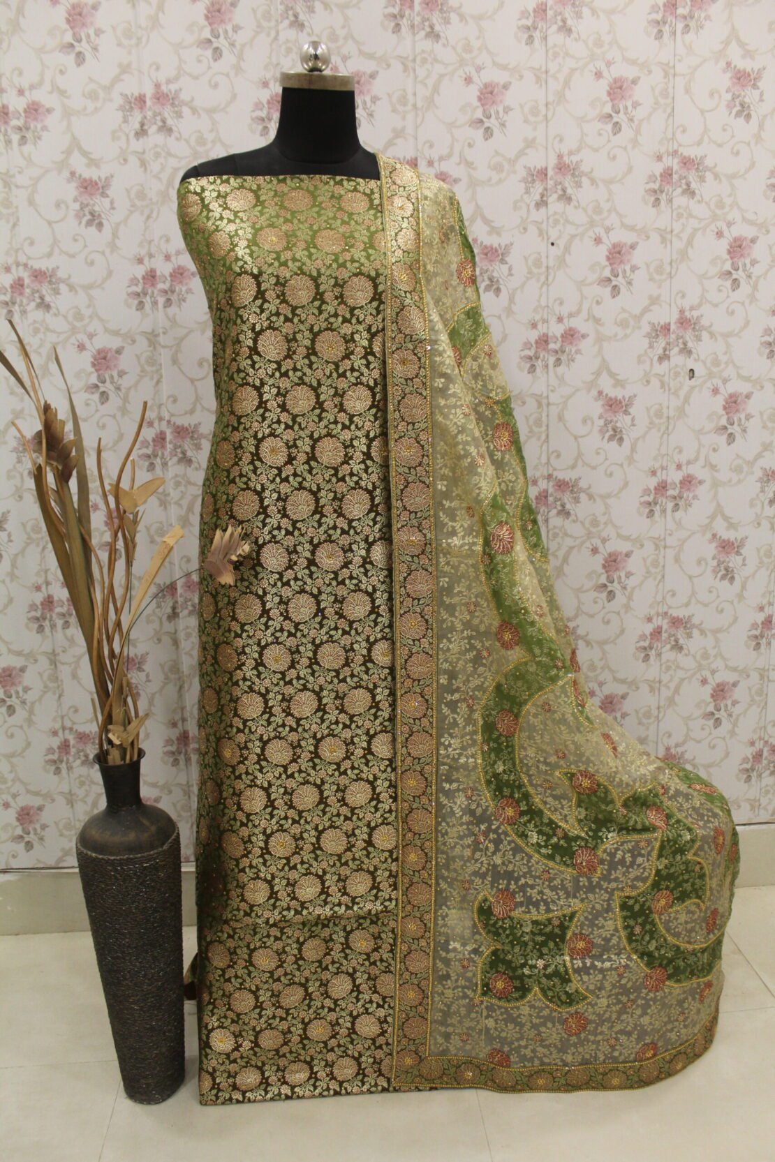 Kamkhuwab Gharara