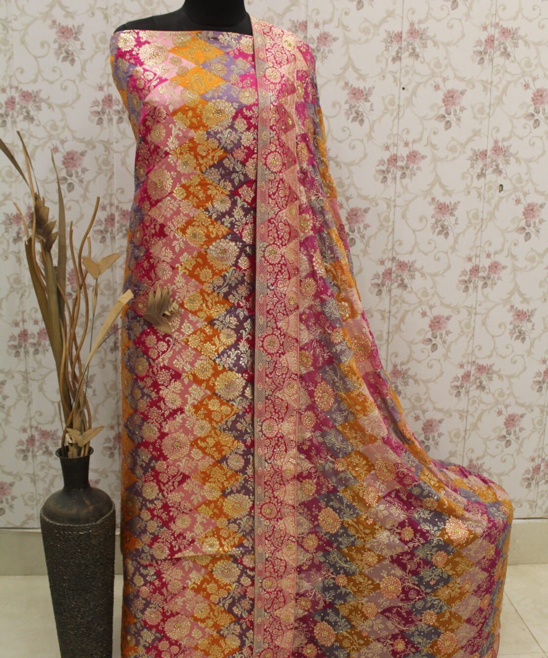 Kamkhuwab Gharara