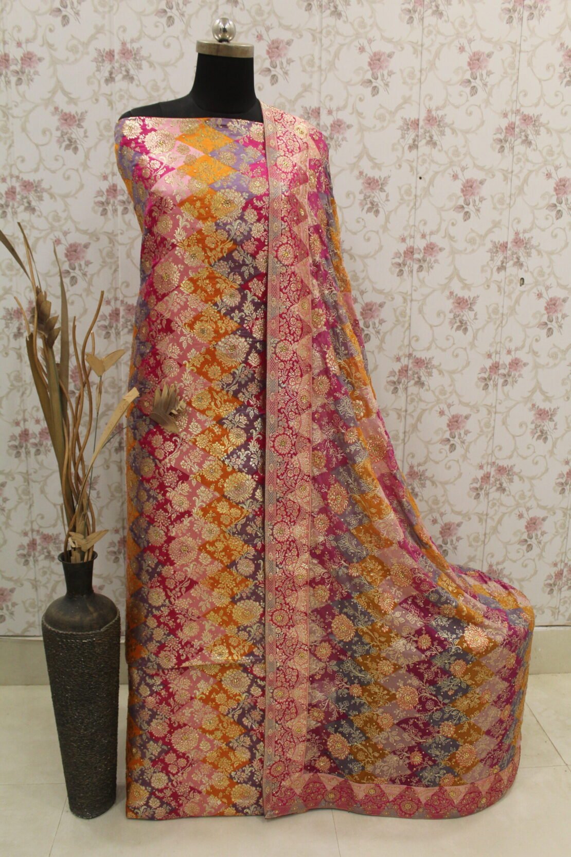 Kamkhuwab Gharara