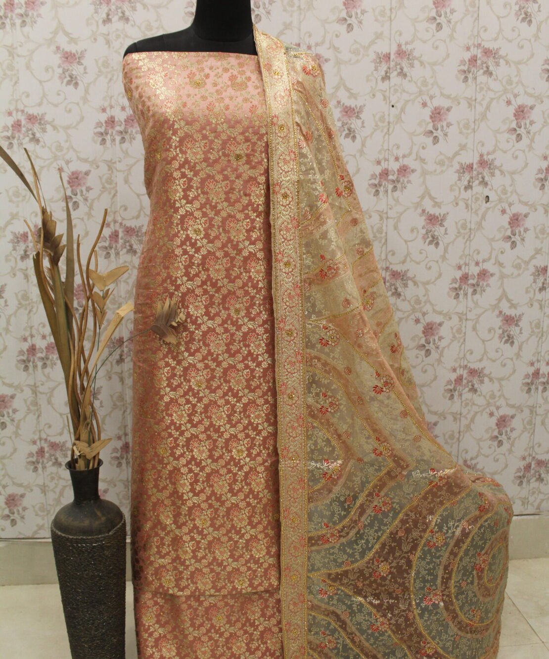 Kamkhuwab Gharara