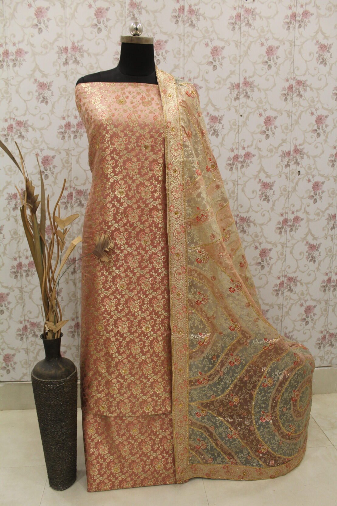 Kamkhuwab Gharara
