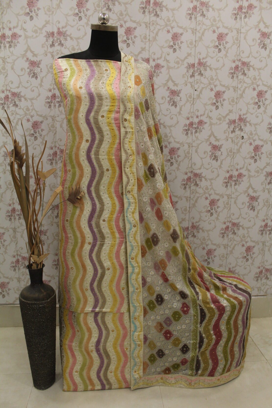 Kamkhuwab Gharara