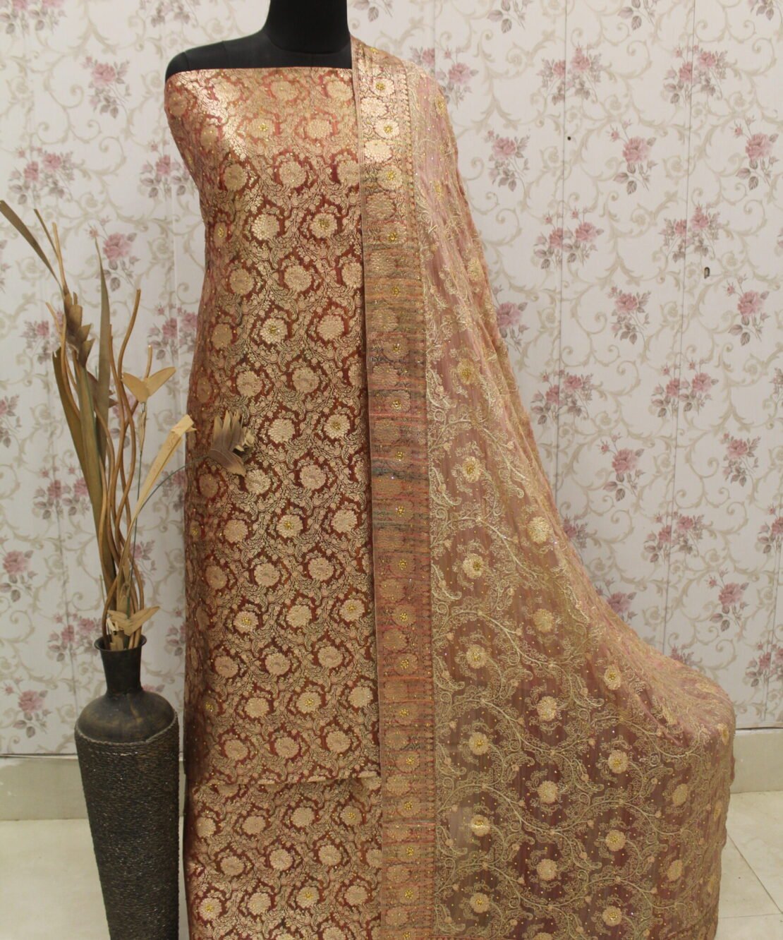 Kamkhuwab Gharara