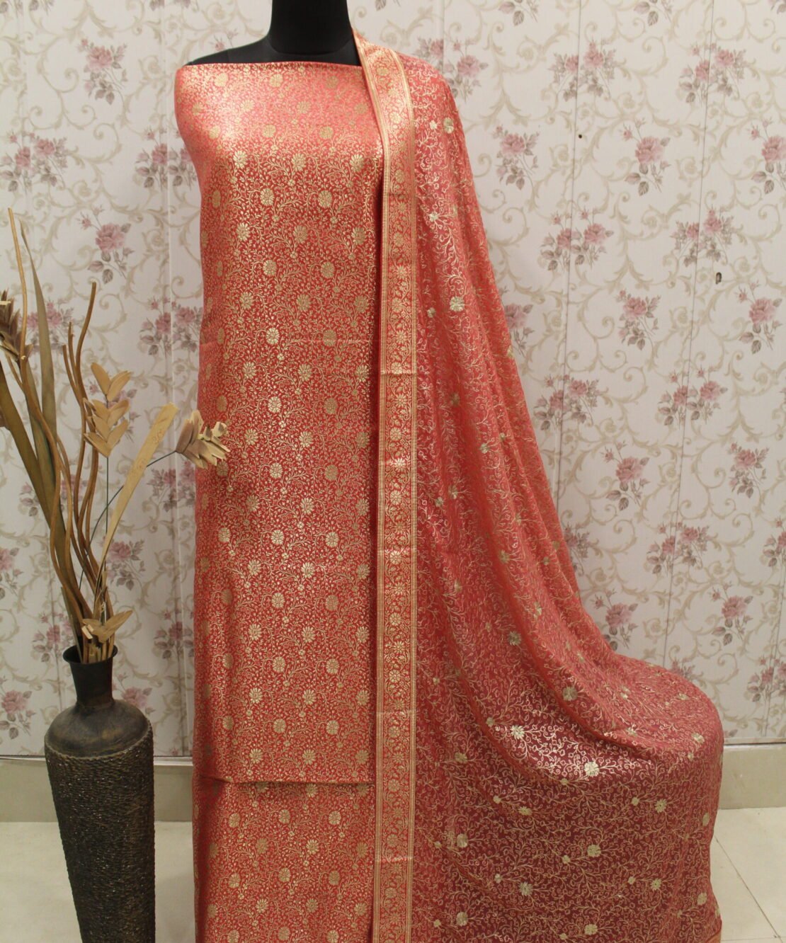 Kamkhuwab Gharara
