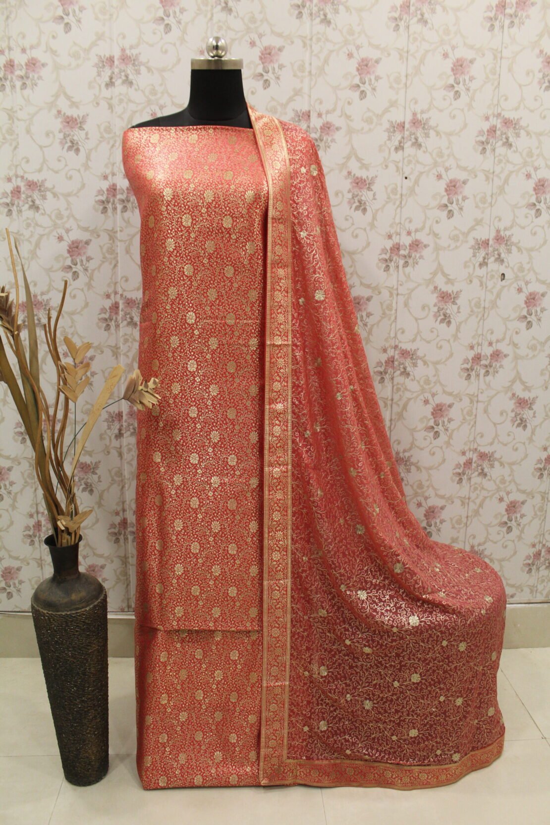 Kamkhuwab Gharara
