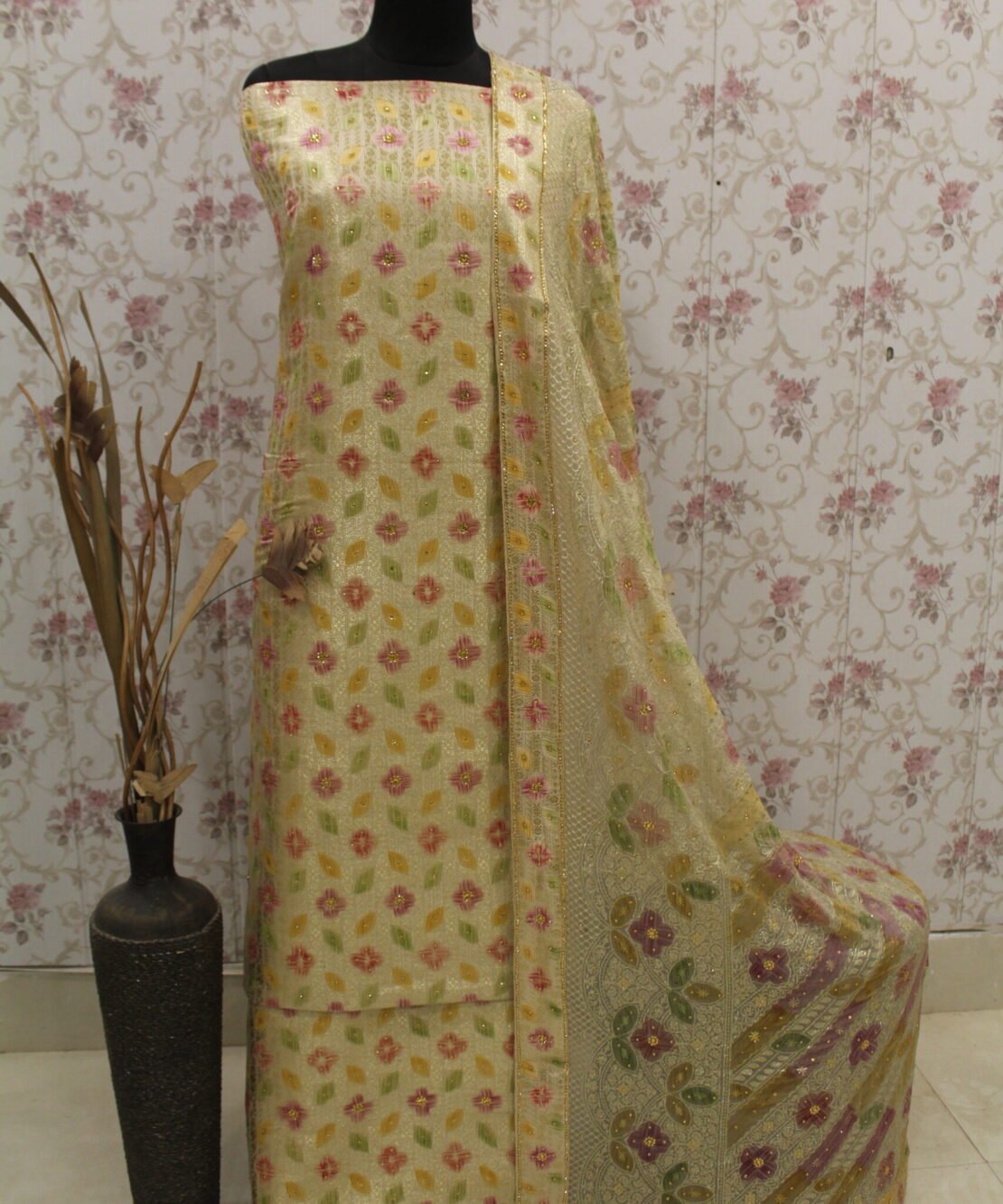 Kamkhuwab Gharara