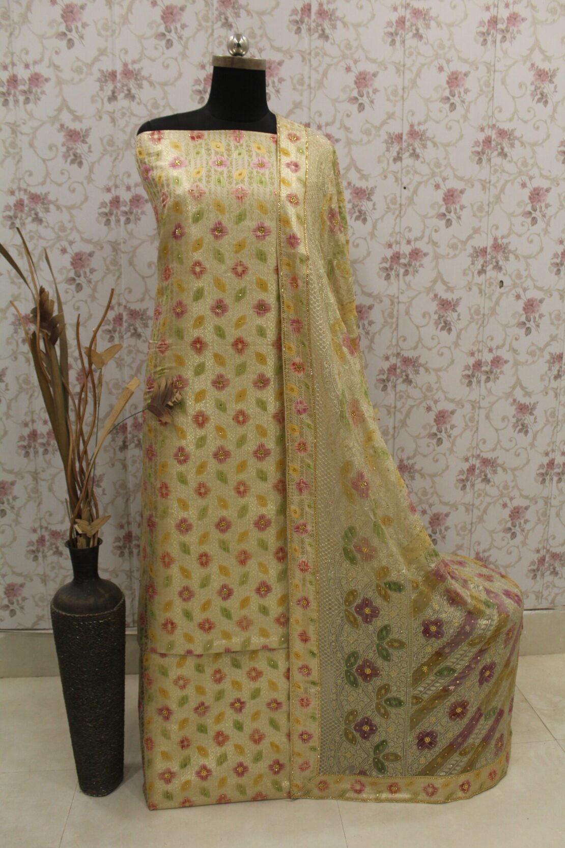 Kamkhuwab Gharara