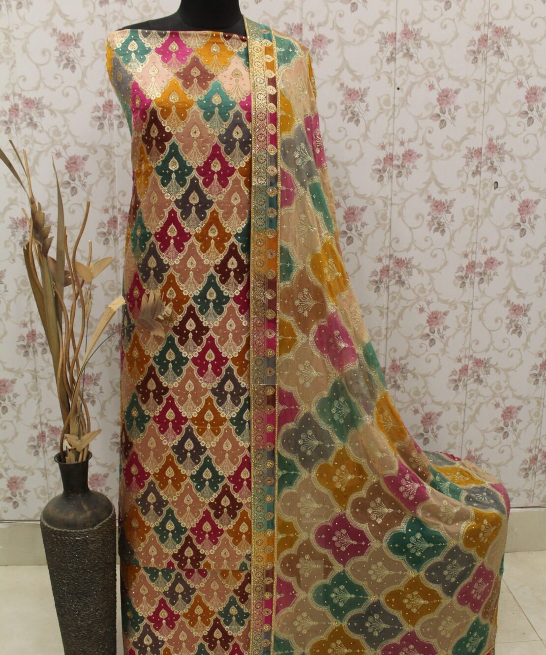 Kamkhuwab Gharara