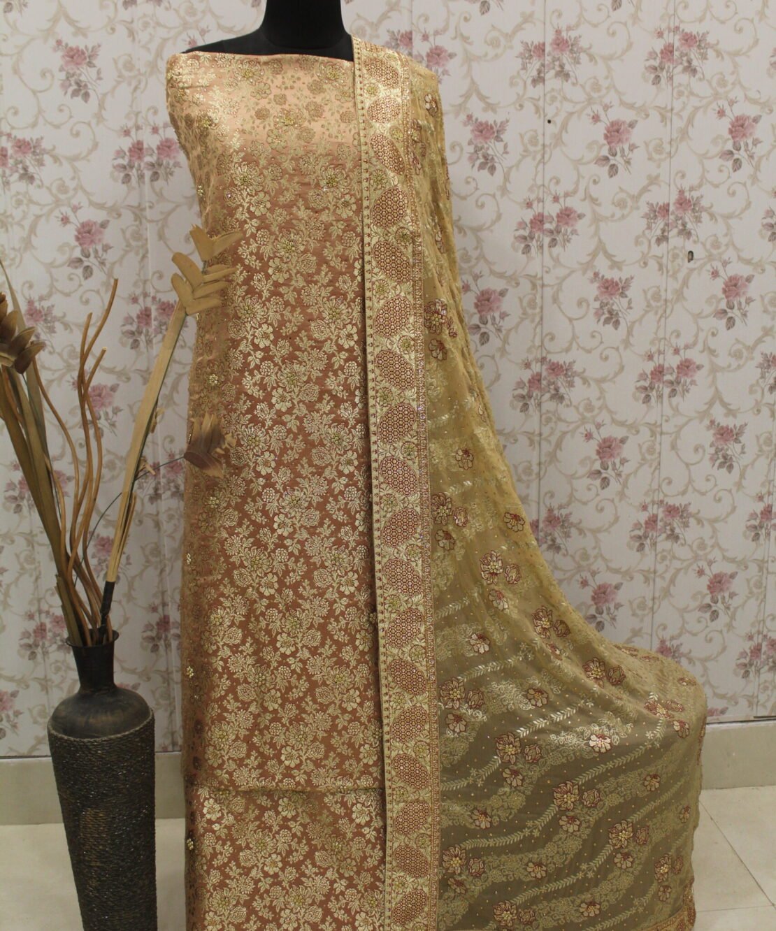 Kamkhuwab Gharara