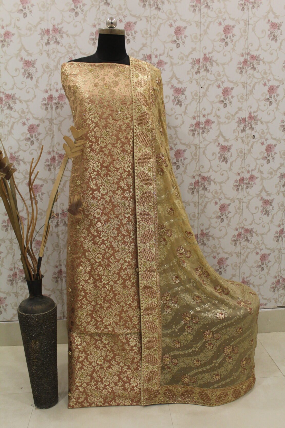 Kamkhuwab Gharara