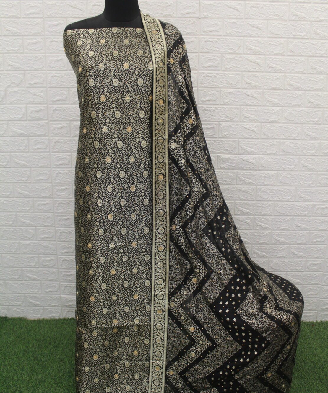 Kamkhuwab Gharara